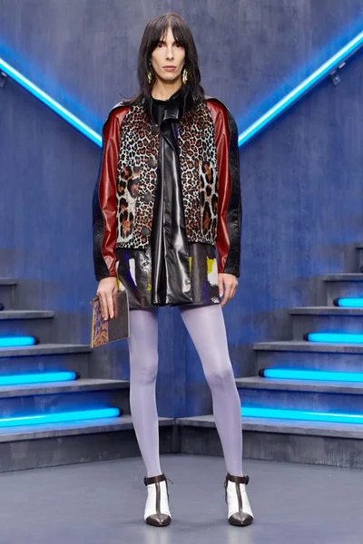Look 10